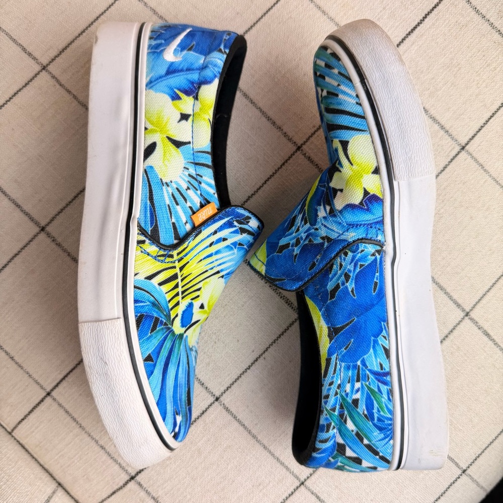 Nike Tropical Print Slip On Sneakers Womens 6 - Picture 4 of 10